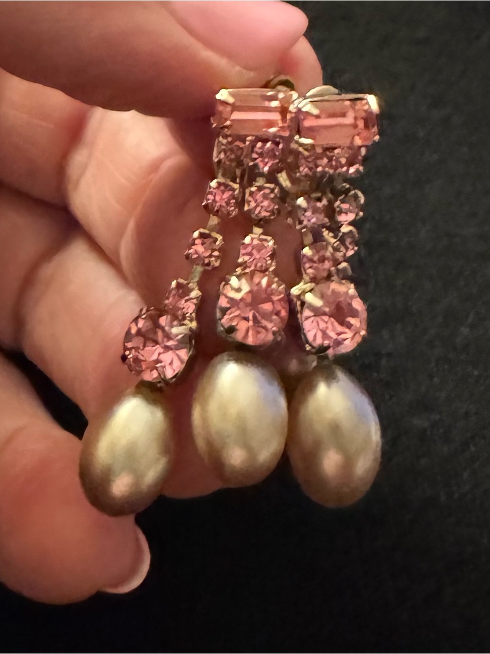 Vintage pink rhinestone and faux pearl dangle screw back earrings